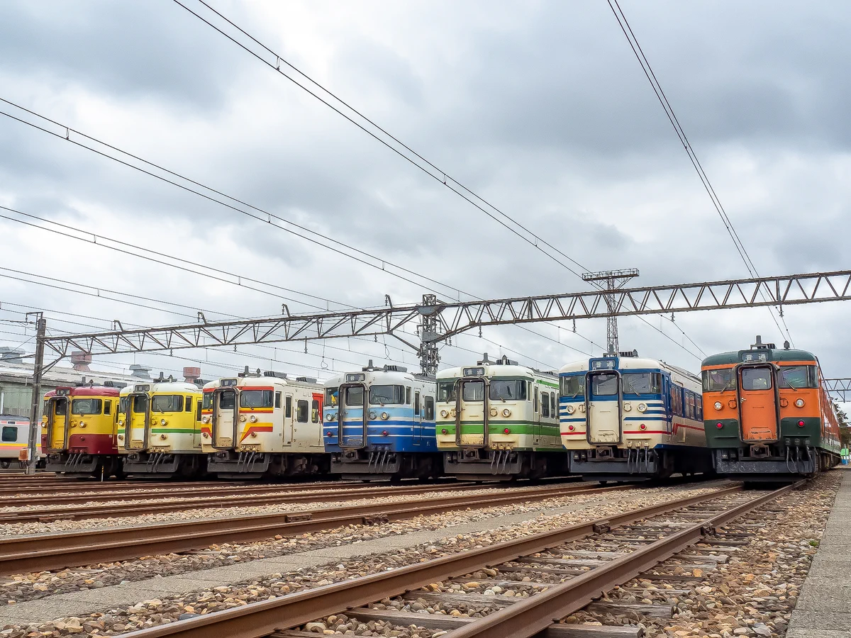 115系新潟車　非常灯 非常燈ケースセット　鉄道部品 JR東日本 新潟・庄内エリア【公式】 on X: 
