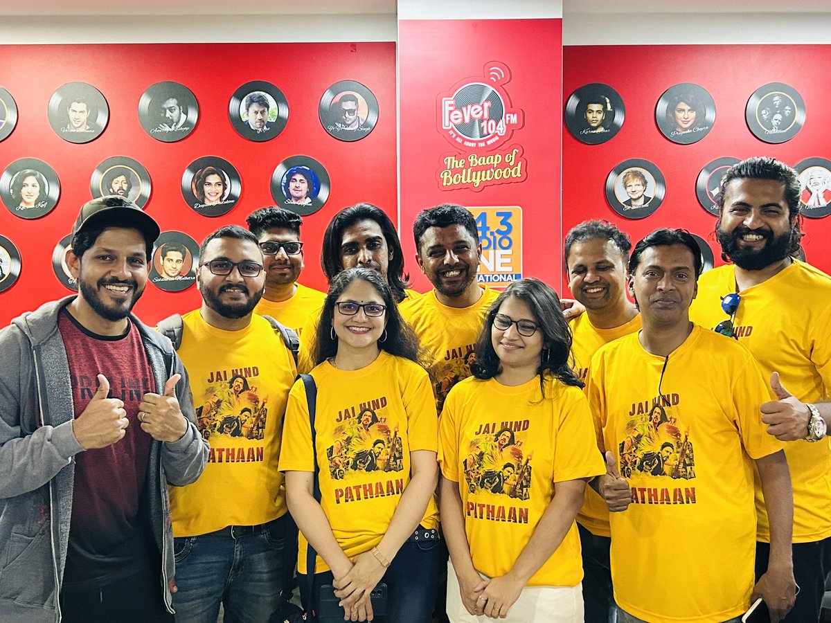 Srk_bangalore's tweet photo. Stay Tuned on @Fevr104Bengluru at 4pmπ₯β¨
With Namma RJ Sheetal, Bangalore Cafe Showβ₯οΈ
Bangalore Mai mausam bigadne waala hai with SRK Fans Association Bangaloreπ₯π₯β¨
#Pathaan #Fever104FM #PathaanFirstDayFirstShow
#ShahRukhKhanπ https://t.co/L2kNxFxDrW