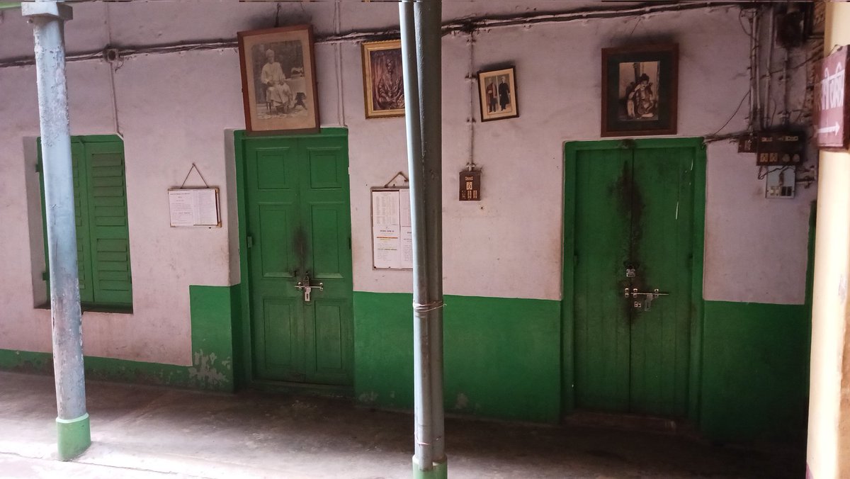 ProfKapilKumar's tweet photo. 1939 Swami Abhedanand ji on his death bed asked for Netaji who came rushing to meet him.Swamiji advised him to leave country and fight for liberation .House they met at Hathibagan Street Kolkata
Visited with @mspalmch2017
@PMOIndia
@anujdhar @Pushpendraamu @SNSMT @Netaji_Files https://t.co/WRxKmonbhG