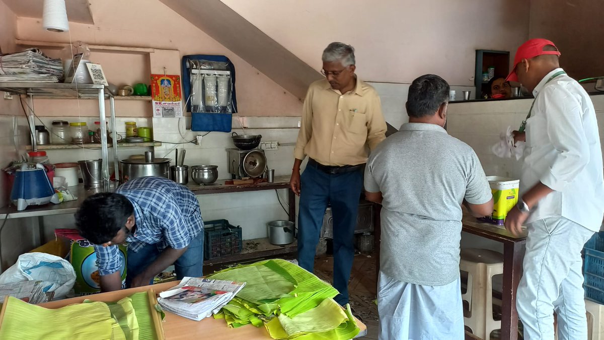 PollachiMunici1's tweet photo. Today 24.01.2023 Pollachi Municipality conducted plastic raid at Commercial Areas @Shyamla_Navanee 
#IndiaVSGarbage
#SwachhthaKaUpahaar
#IndiaVsGarbage
#SwachhAmritMahotsav
#SwachhSurvekshan2023
#harageelasookhaneela
#Pugaiilabhogi https://t.co/x9yU42LPeY
