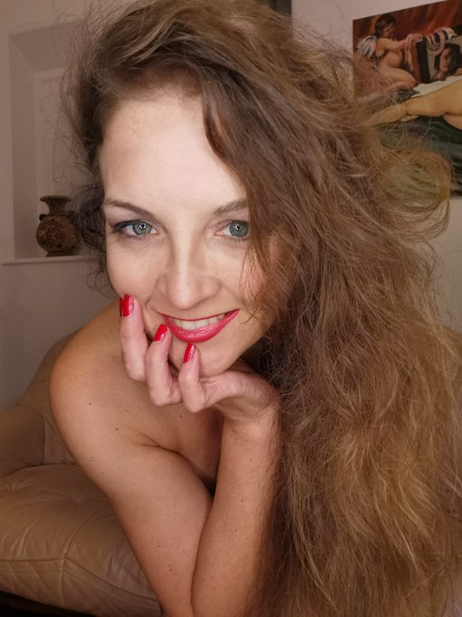 Qu'attendez-vous pour me rejoindre ? 🥰 https://t.co/JcH1kzimJn