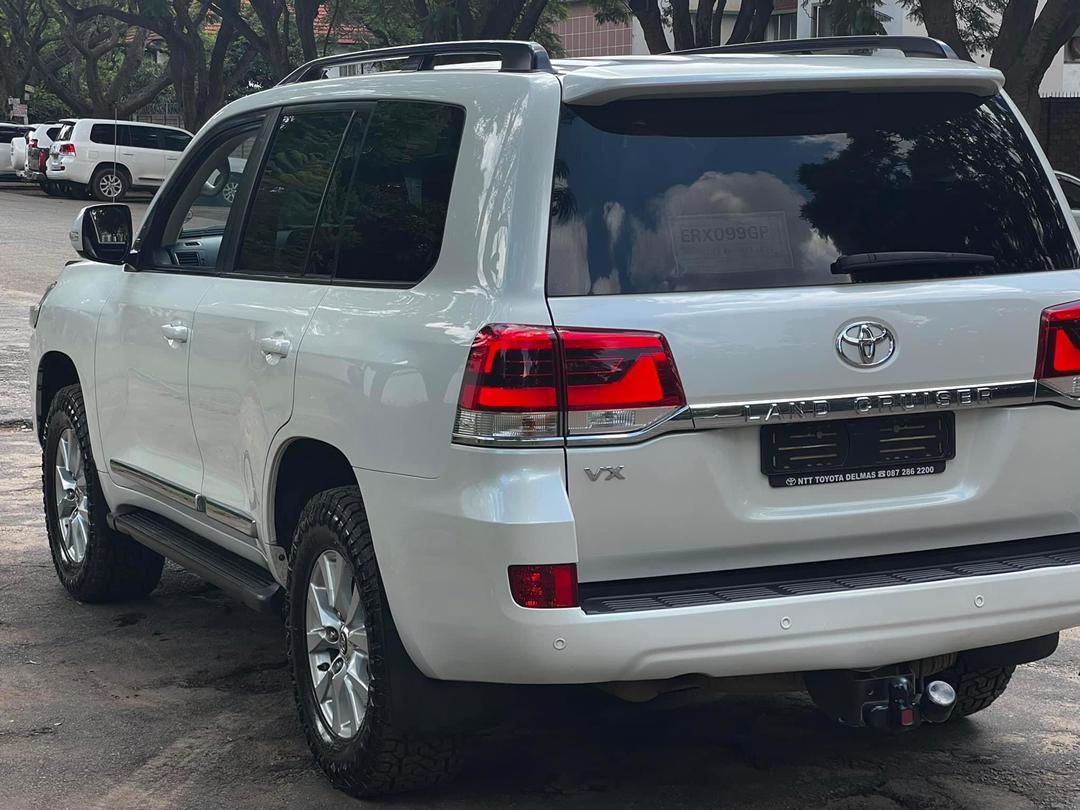 ghostdhliwayo's tweet photo. 🔥Just landed
2016 Toyota Landcruiser Vx
200 series
Fridge
Heated seats
360 degree
Ex South African
Snokel
Brandon offroad tyres
Front and rear camera
Price:$105 000 USD
0776358490 inspired by #AndrewTate #zim #zimbabwe #harare #GodsPlan #zw https://t.co/lexblZBg1k