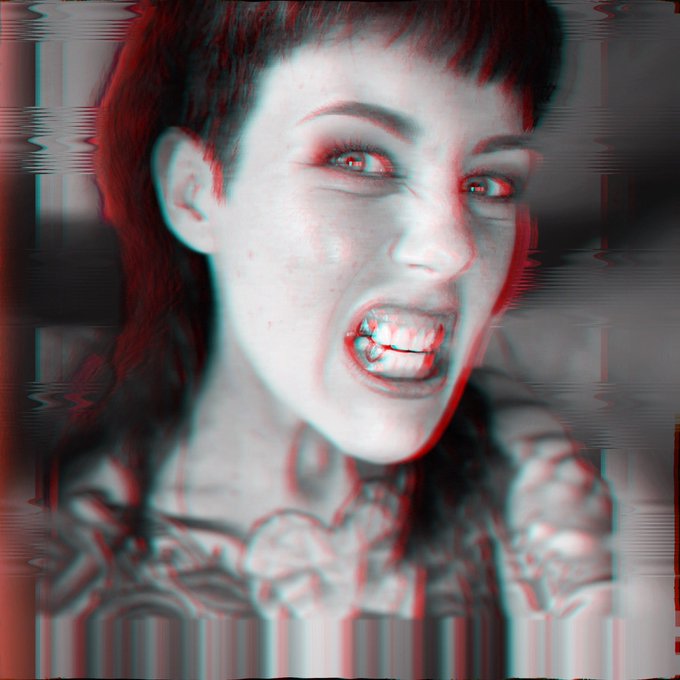 Per request&hellip;more mouth/teeth fetish pics&hellip;enjoy! https://t.co/UU87vkCG9I