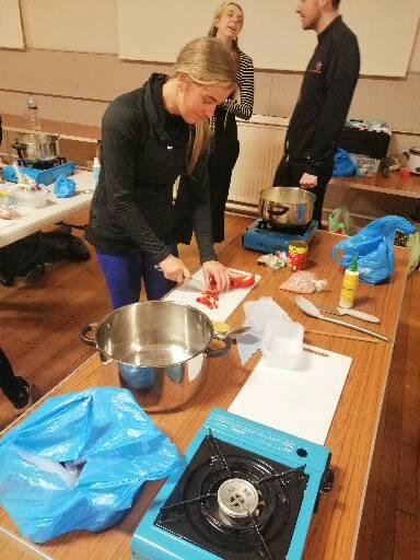 A wonderful night visiting the @SSF_2000 Families programme in Cranhill lastnight!
The families were learning to cook a chicken curry with Jackie from <a href="/eastendflatpac1/">Eastendflatpackmeals</a>, absolutely magic ❤️
