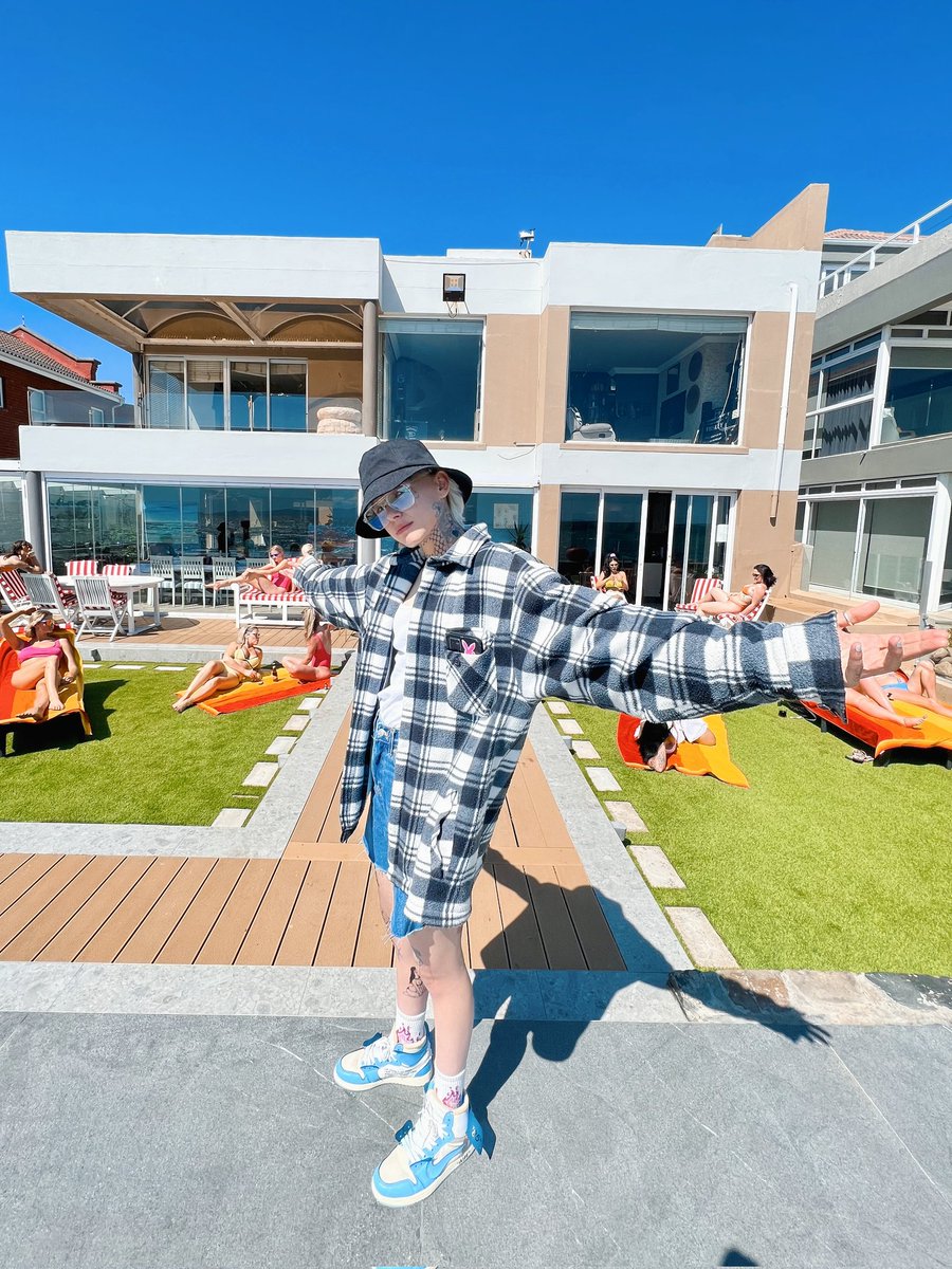 📸 <a href="/ValkieVanCoke/">Valkie Van Coke</a>