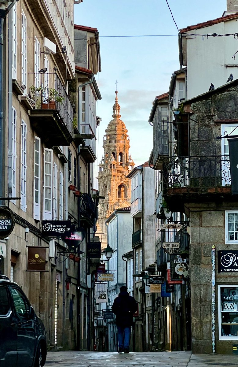 magago's tweet photo. As tres torres do Franco* https://t.co/oIzUPssXqY