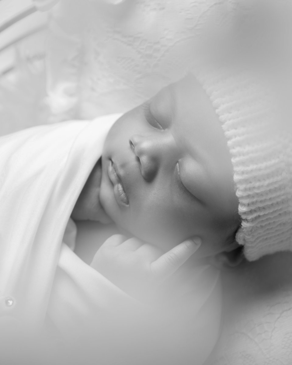 junelo_el's tweet photo. The more babies I photograph, the softer I've become🥰. They get my heart always.  
Photo: @junelo_el 
Pls like &amp; rtw dears. T for thanks 😘 https://t.co/D8NTNkyiCG