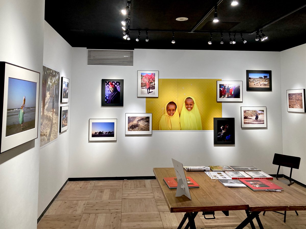 esuesu_kikaku's tweet photo. 小澤太一写真展
「ソマリランド日和」

本日から開幕致しました！
DreamLabo出力の
展示作品と図録は必見です！

＃小澤太一　＃ソマリランド日和
＃ソマリランド　＃写真展　＃Dreamlabo https://t.co/eLsoEPOzxr