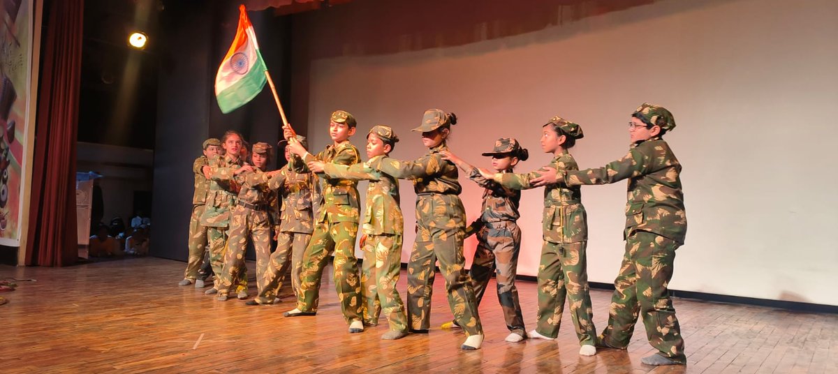 <a href="/y_sanjay/">Sanjay Yadav</a>
@Kavita_hm
<a href="/Shipra_Srivastv/">Dr. Shipra Srivastava</a>
#ahlconintl

Ahlcon international Primary section celebrated Republic day with great fervour and zest. Neer House children performed plethora of activities with tremendous zeal and infused the spirit of patriotism and unity among the students
