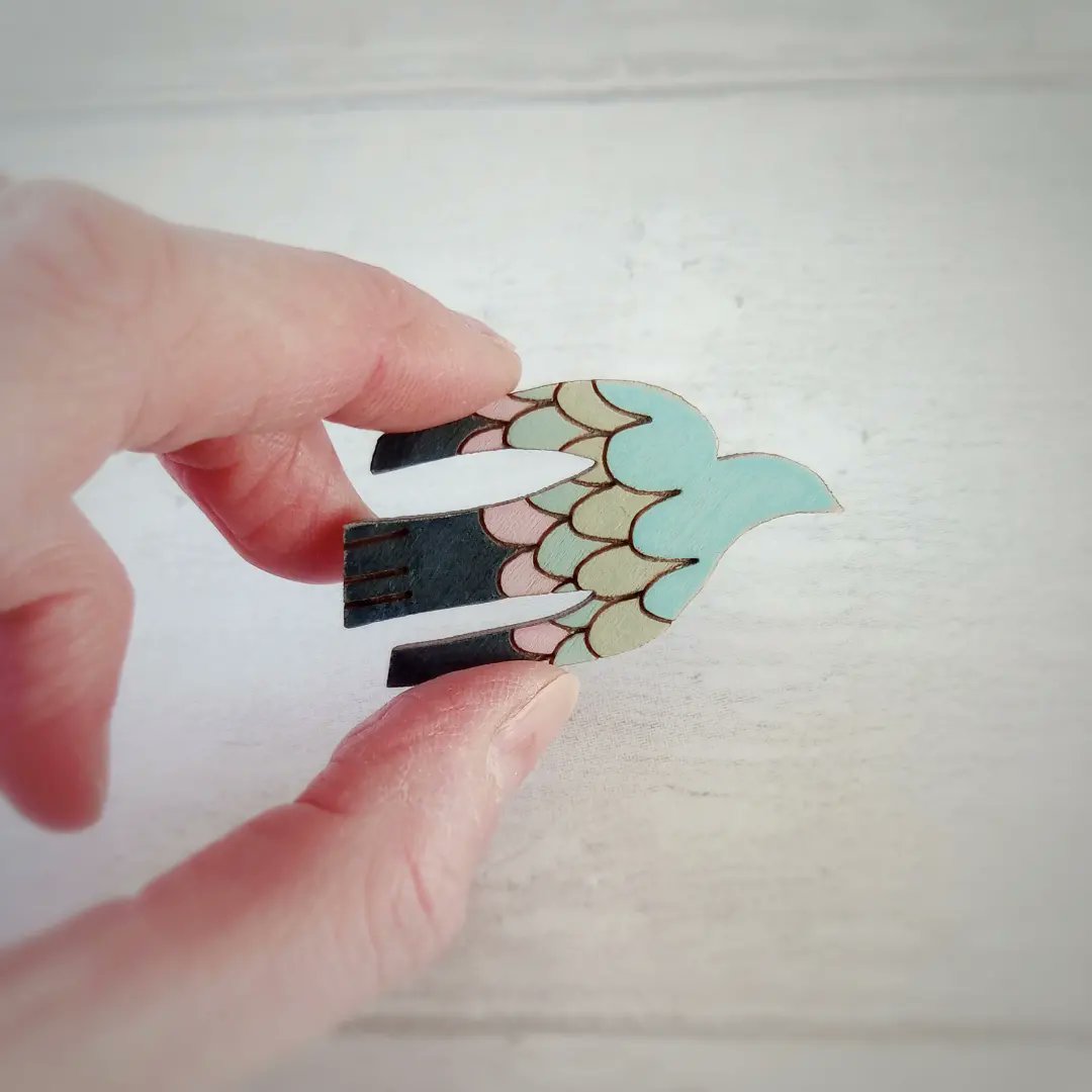 sadpandaprints's tweet photo. We're approaching the last week of January which means you should get a wiggle on if you want to get 20% off everything HooperHart. Happy Tuesday! ποΈ
https://t.co/9bNTJThsO8
#getawiggleon #putabirdonit #woodenbird #birdpin #woodenworlds #totallytuesday #treatyourself https://t.co/8dy0FfwxXM