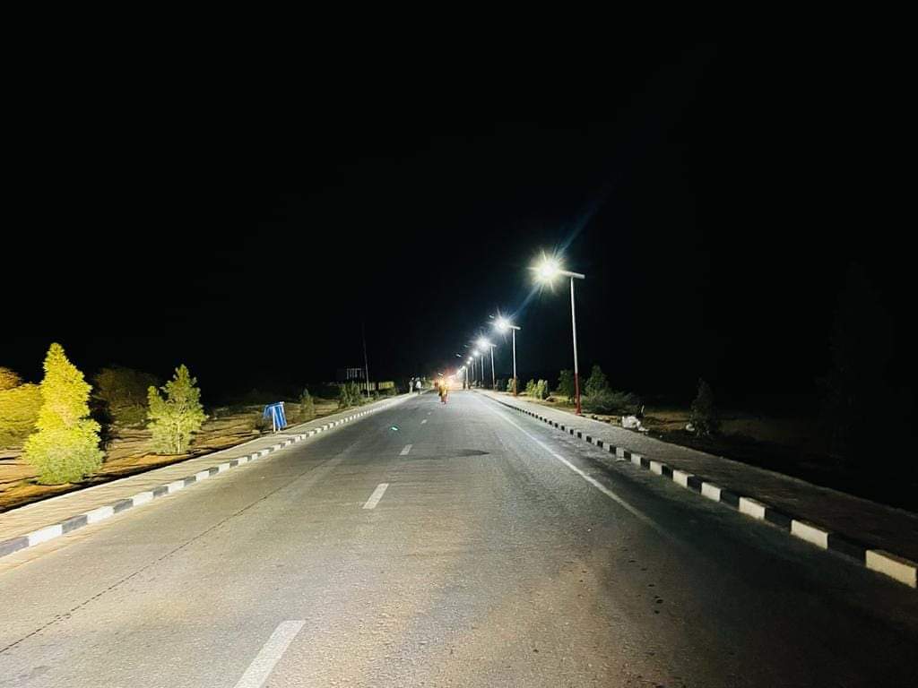RuntaAqoonta's tweet photo. #Berbera this new road takes you to #Batalaale beach and the graveyard of the ONLY Somali man believed to die for LOVE. 
3km long road intended for night walk. 🚶‍♂️ 🚶‍♂️ 
Bravo Berbera Municipality Administration. 👏👏 https://t.co/es46jUo7N8