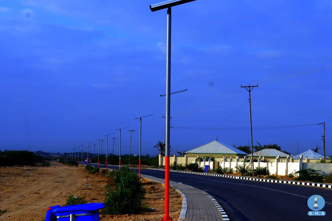 RuntaAqoonta's tweet photo. #Berbera this new road takes you to #Batalaale beach and the graveyard of the ONLY Somali man believed to die for LOVE. 
3km long road intended for night walk. 🚶‍♂️ 🚶‍♂️ 
Bravo Berbera Municipality Administration. 👏👏 https://t.co/es46jUo7N8