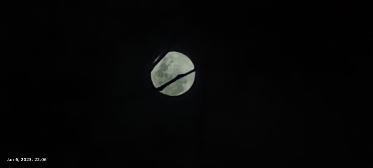 leenasind's tweet photo. moonlight
pendant words
in the quiet between us

#haiku 
#MoonRise https://t.co/a7DH1BfNVO