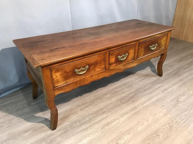 AntiqueTables1's tweet photo. 18th Century Three drawer Cherry antique cabriole leg server 

https://t.co/d7len3VRpK

#cherryantiquetable #cherrytable #antiquecherrytable #antique #furniture #interiordesign #decor https://t.co/ujxL61FdJ2