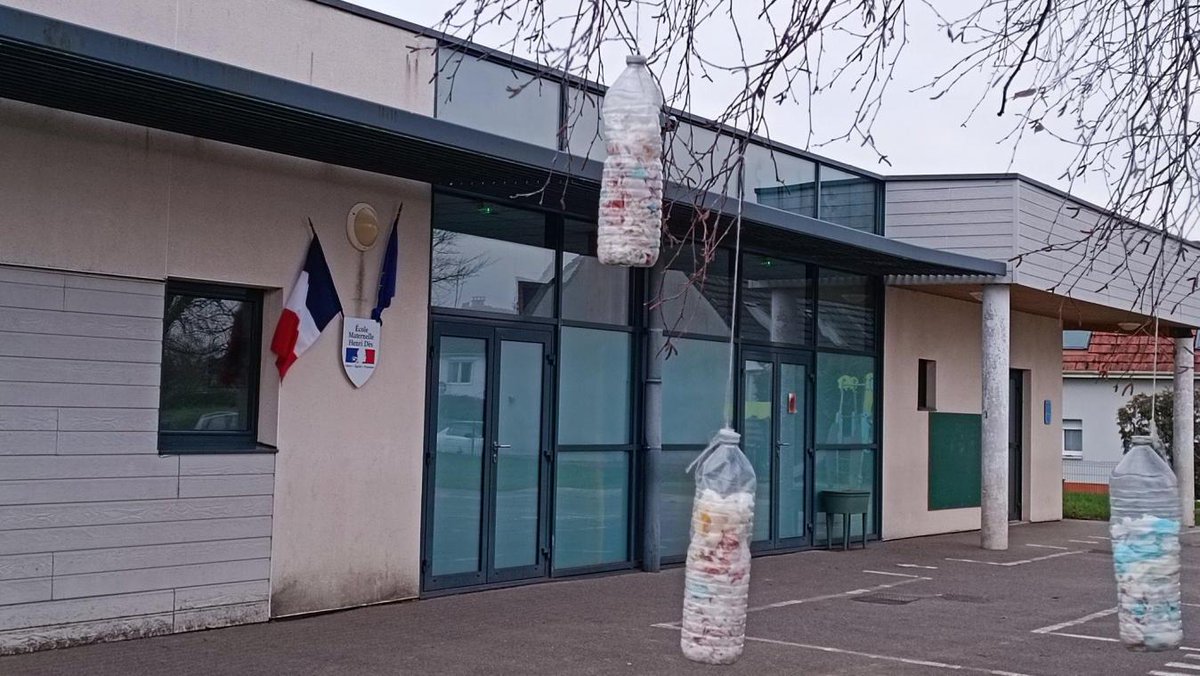 CourrierPicard's tweet photo. À #Eppeville, des parents se plaignent du manque de #chauffage à l’#école 
#Somme 
https://t.co/aiR4LyEV9w https://t.co/7wqVu5BQ9p