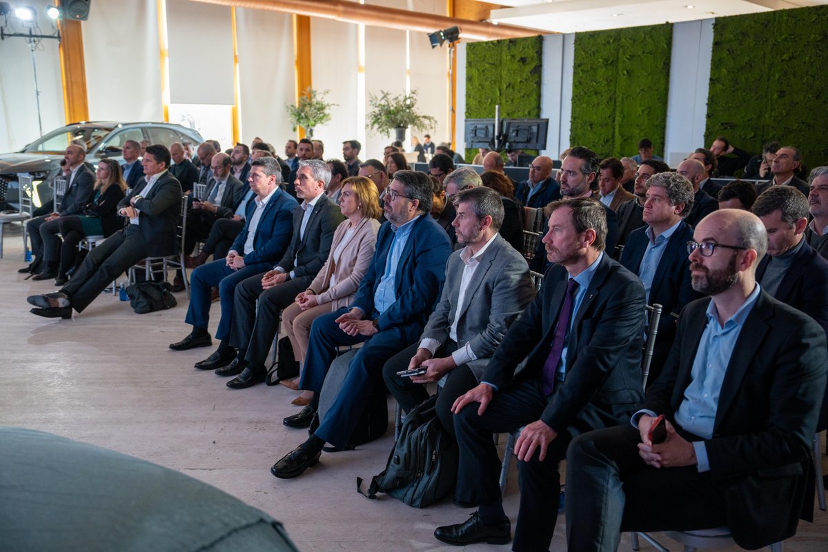 DS_Espana's tweet image. El pasado jueves tuvo lugar la primera Convención de Concesionarios DS Automobiles España de 2023, donde uno de los alicientes del día fue la presentación del Nuevo DS 3.
 
Los DS Store de toda España se reunieron para celebrar y seguir avanzando.
 
#redDS  #NuevoDS3 #DSstore