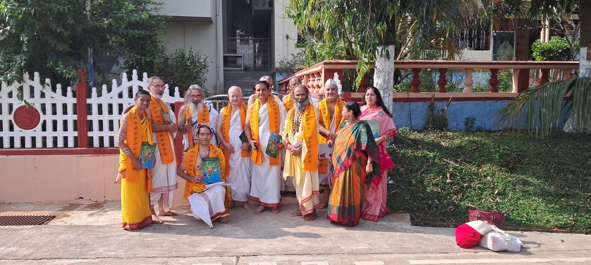 panditaAPMCC63's tweet photo. This Sharda murti yatra begins ! 
Preparing to leave from Sringeri to Bangalore now with Sharda murti. Night halt at Chikmagalur, tomorrow at Hassan. 
In Bangalore on 26 morning to 28.Departure puja done by HH Vidushekhara Shankaracharya ji.
Divine event.Jai sharda🙏
@PMOIndia https://t.co/pHQDVmhMtY