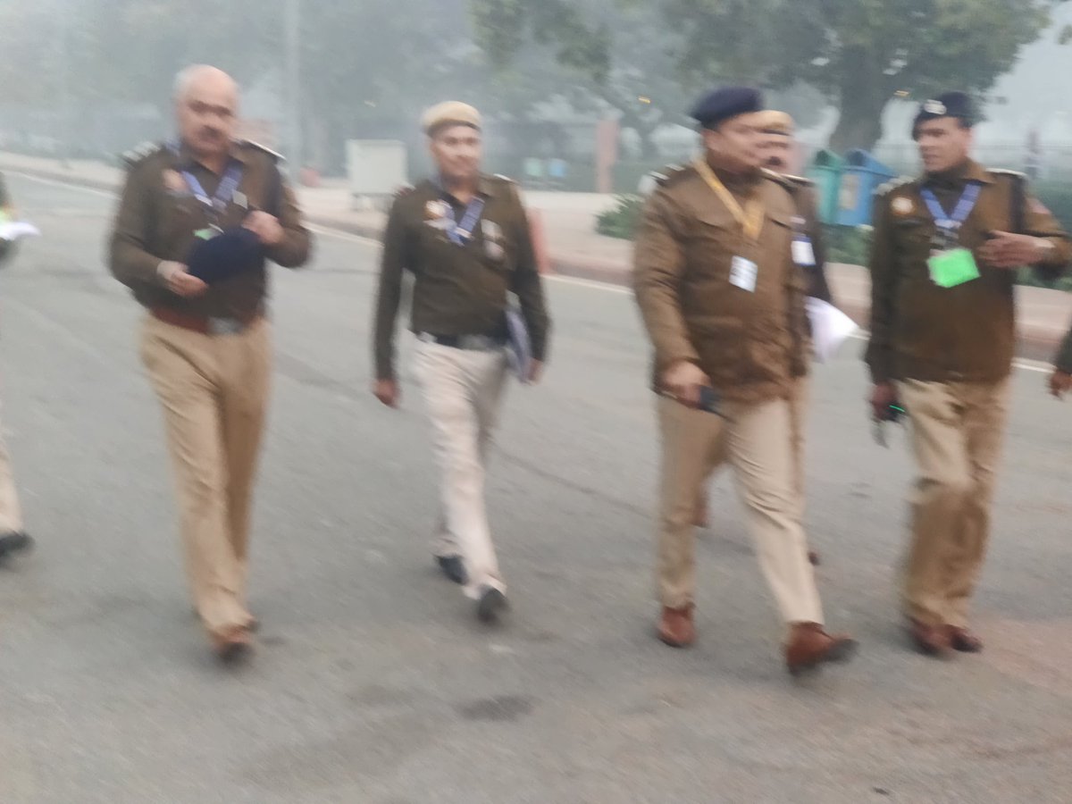 Subodhjansewak's tweet photo. Walk n talk at India gate.
#RepublicDay #RepublicDay23 #Police https://t.co/kHyx6CB5em