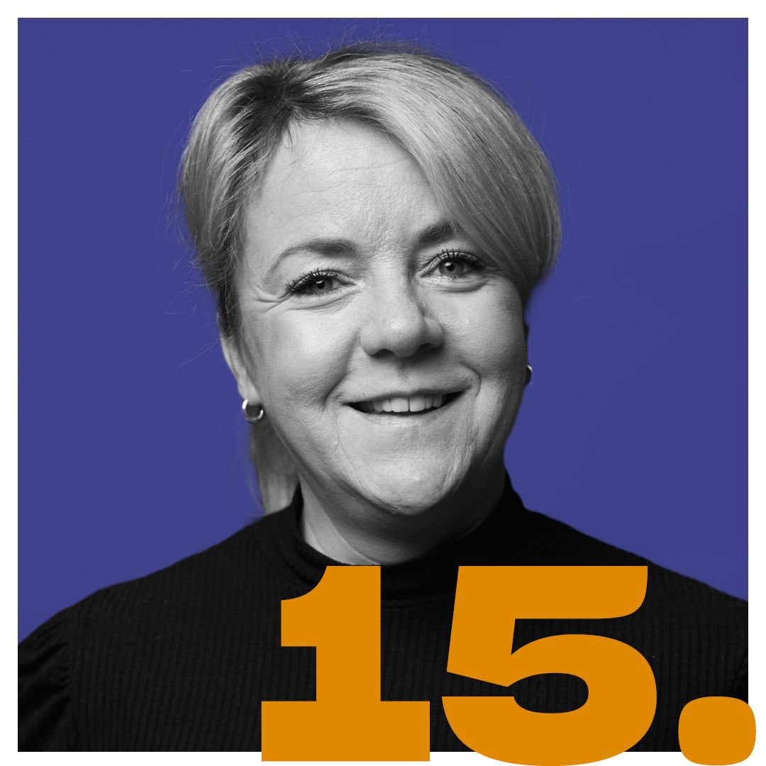 Onze Esther vandaag alweer 15 jaar in dienst! 🥂
 
Al 1️⃣5️⃣ jaar zorg jij voor een spik &amp; span kantoor en sta je voor iedereen klaar! Altijd in voor een gezellig praatje én ook een leuke mop. Je bent een hele fijne, betrokken en gezellige collega. Dankjewel voor alles wat je doet!