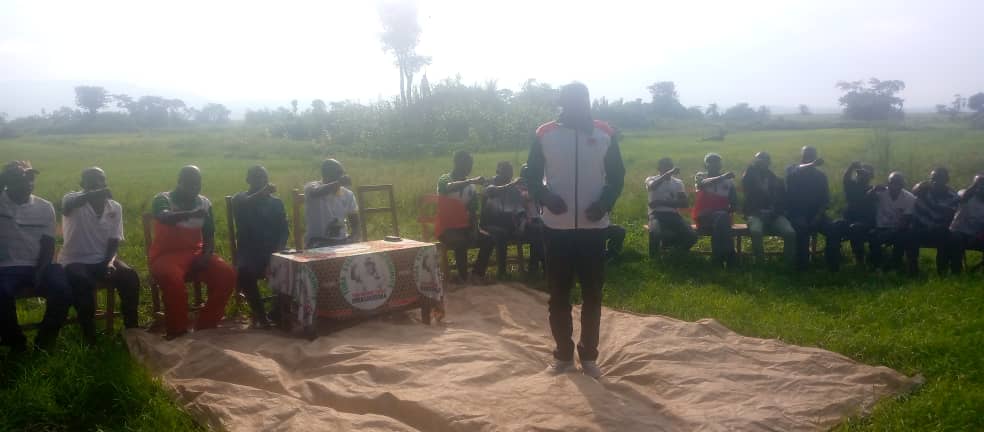 rutanacnddfdd's tweet photo. #Burundi kuruyu wa 24/1/2023 Umunyamabanga @CnddFdd mu ntara ya Rutana yaramutse aganira n'abagize ishirahamwe ry'abasoza bo ku cambu c'i Gatonga gihana urubibe n'igihugu ca Tanzaniya muvyo baganiriye hakaba harimwo gucungera umutekano wo kurugwo rubibe nibindi @nancymutoni https://t.co/L6GY0nJdLv