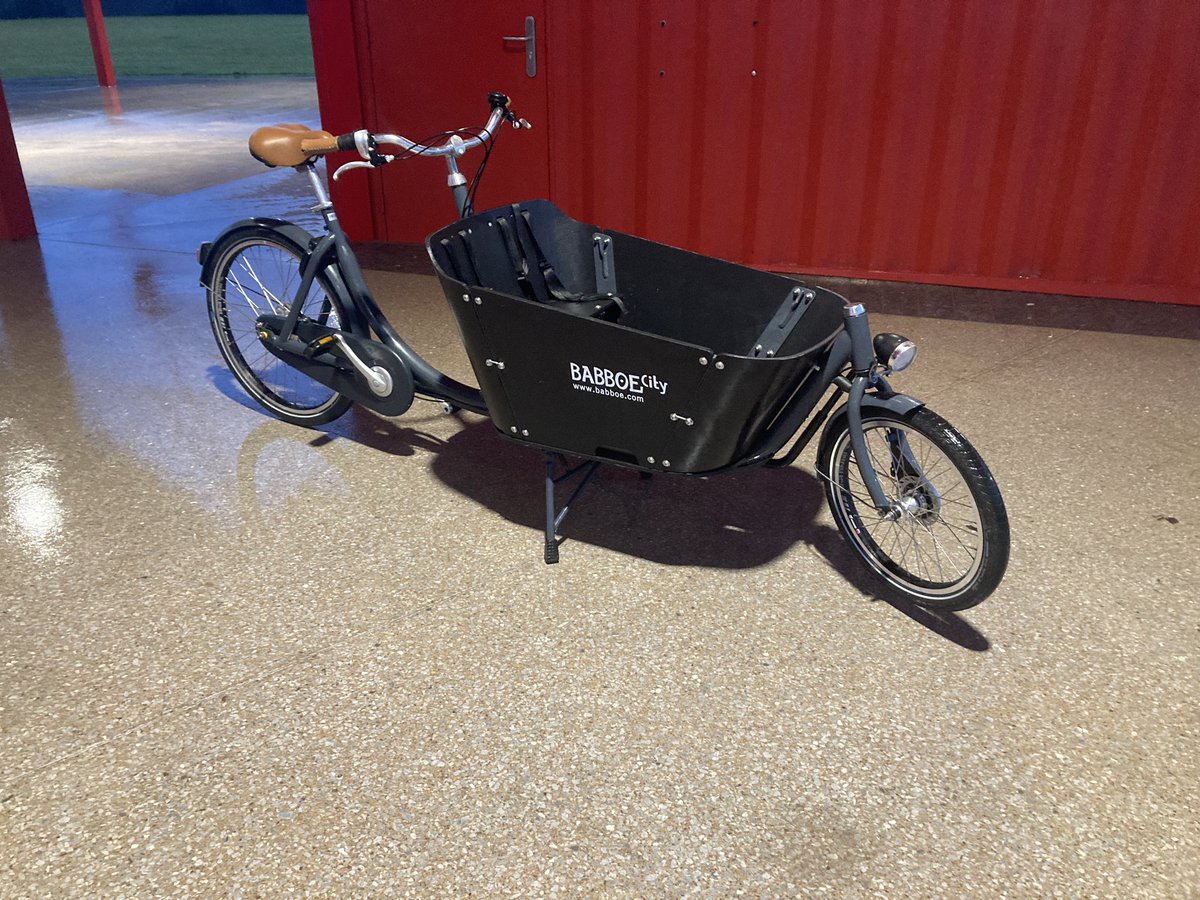 cianocoigligh's tweet photo. Finally decided to make the jump to electric so…Babboee city for sale through @IrishBikesmith. Sleek and stylish looking unlike its owner!! It’s a great machine in fairness. No issues in 2 years of use. RTs appreciated @Tommyhen78  @CorkCyclingCrew https://t.co/6Ui0XcCVa5