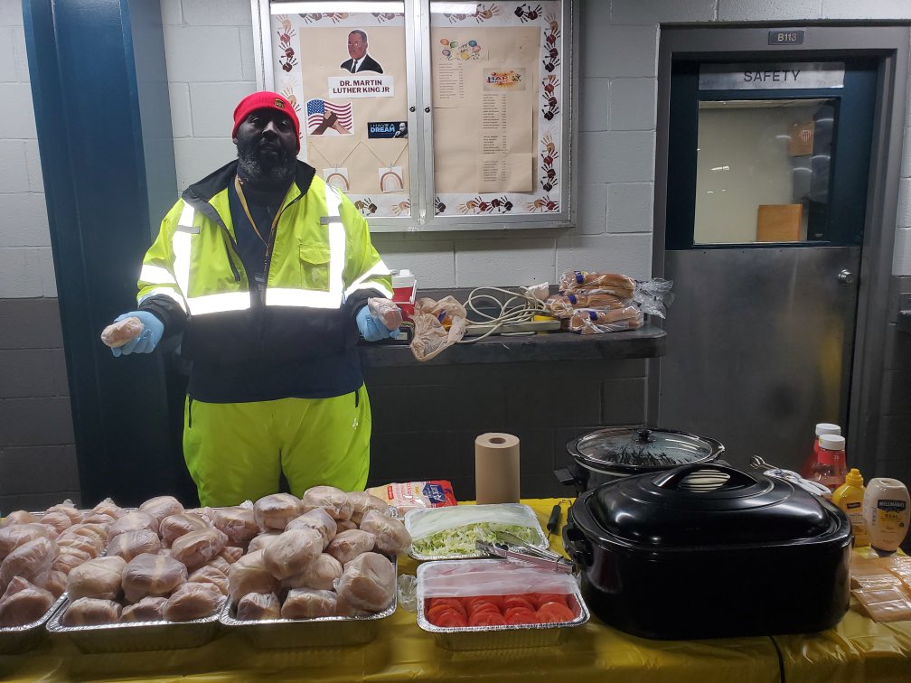 DFW_SunriseRamp's tweet photo. Sunrise Ramp CERC committee putting in work for UPSER Recognition week! Thank you all for what you do! @DfwUps @RedRiverUPSers @UPSers @UpsDfwTraining https://t.co/K6338FDR1J