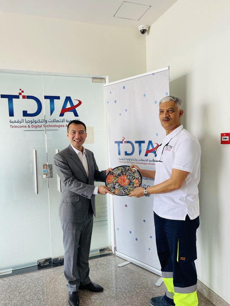 tdtaoman's tweet photo. TDTA had the pleasure of receiving a visit from the CEO of HUAWEI Mr Chen Jianhan.The academy’s Managing Director Eng. Mohamed Al Lamki, discussed with Mr Jianhan different tactics and strategies for future cooperation in the fields of training and upcoming technologies. https://t.co/CwGrp0TFxn