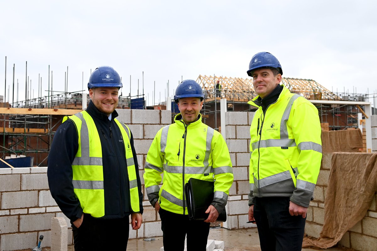 We are thrilled for our Senior Site Manager, Mark Follos, who received a runner-up award at the National <a href="/NHBC/">NHBC</a>  Pride in the Job Supreme Awards on Friday! 🥳

Read more on this here:
lioncourthomes.com/.../lioncourt-…

#PiJAwards2022 #PrideintheJob #NHBCPIJ #Construction #HouseBuilding