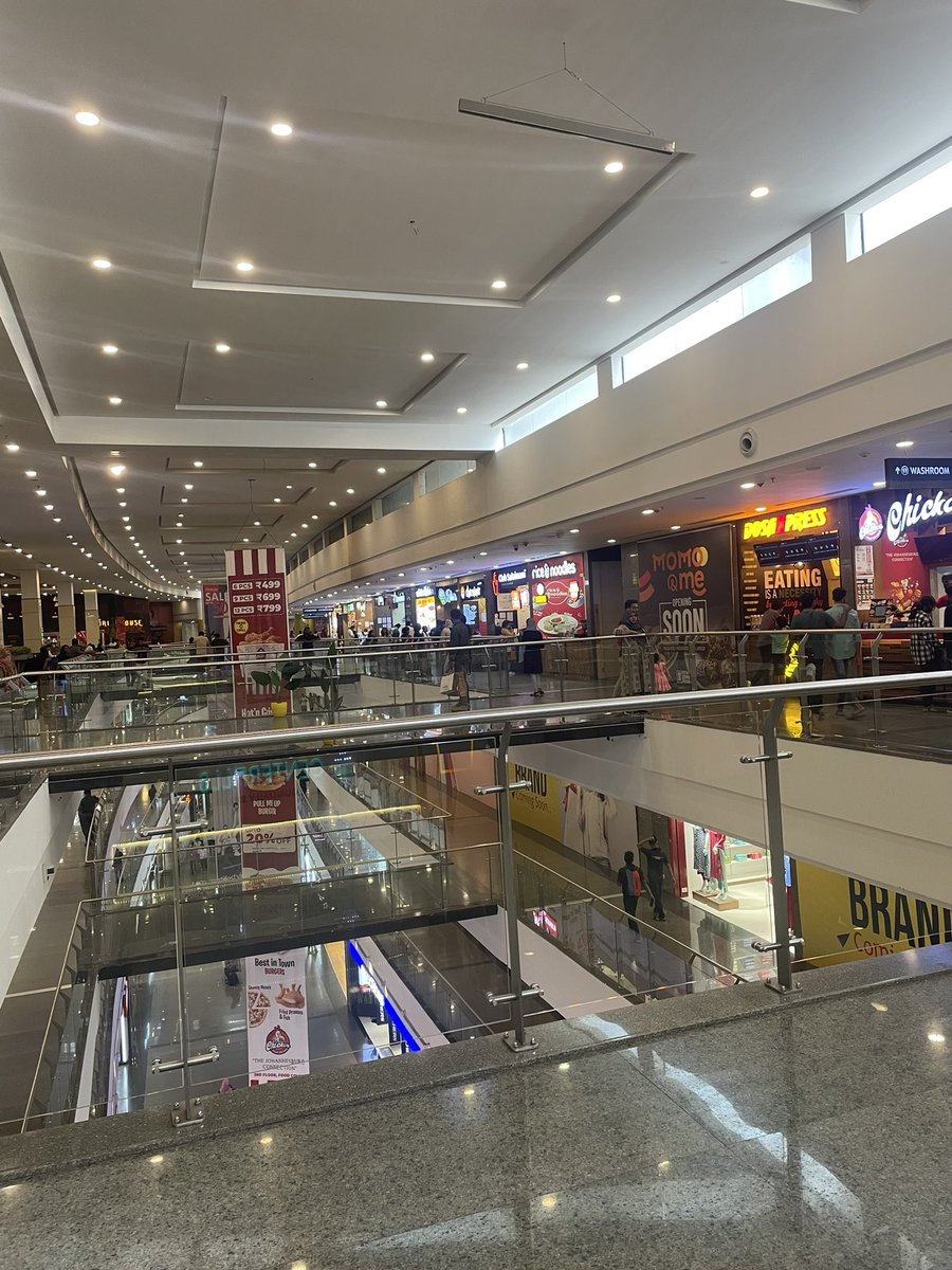 itsmeSunish's tweet photo. ഇപ്പൊ ഇവിടെ ഉണ്ട്.. #Hilitemall
#Lunchtime https://t.co/ogjVje8vba