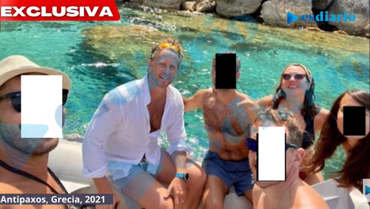 eldisidenteOK's tweet photo. Hoy en "Socialistas (en yate) por el mundo": Laura Ballarín, jefa de gabinete de Iratxe García (presidenta del eurogrupo socialdemócrata) compartiendo velero por el Mediterráneo en los últimos años con Eva Kaily y su novio, Francesco Giorgi. 

Hola @lauballarin. https://t.co/zoFXHMCgg2