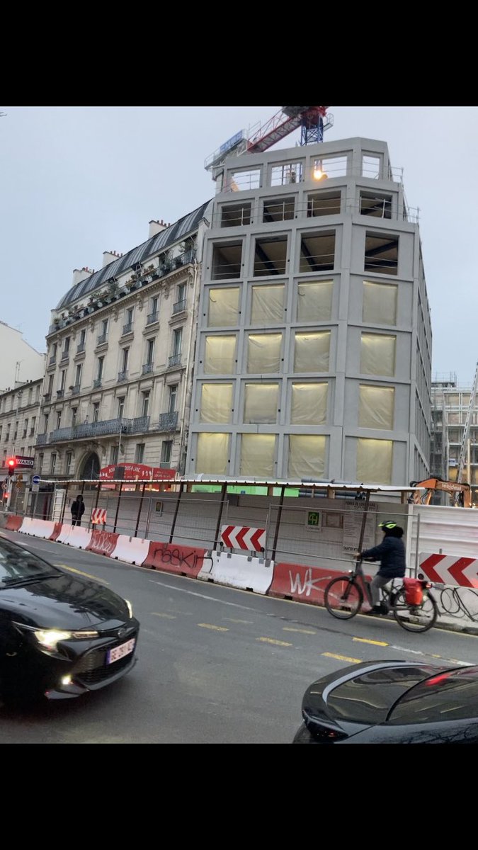 RomualdQuint's tweet photo. Un nouveau bloc de tours qui pousse dans un quartier dense de Paris 10, déjà miné par la pollution, sans aucun intérêt pour l’esthétique Parisienne. Pourquoi ? @ACORDEBARD @egregoire @Pauline_Joubert #paris10 https://t.co/npcH5mGhDw