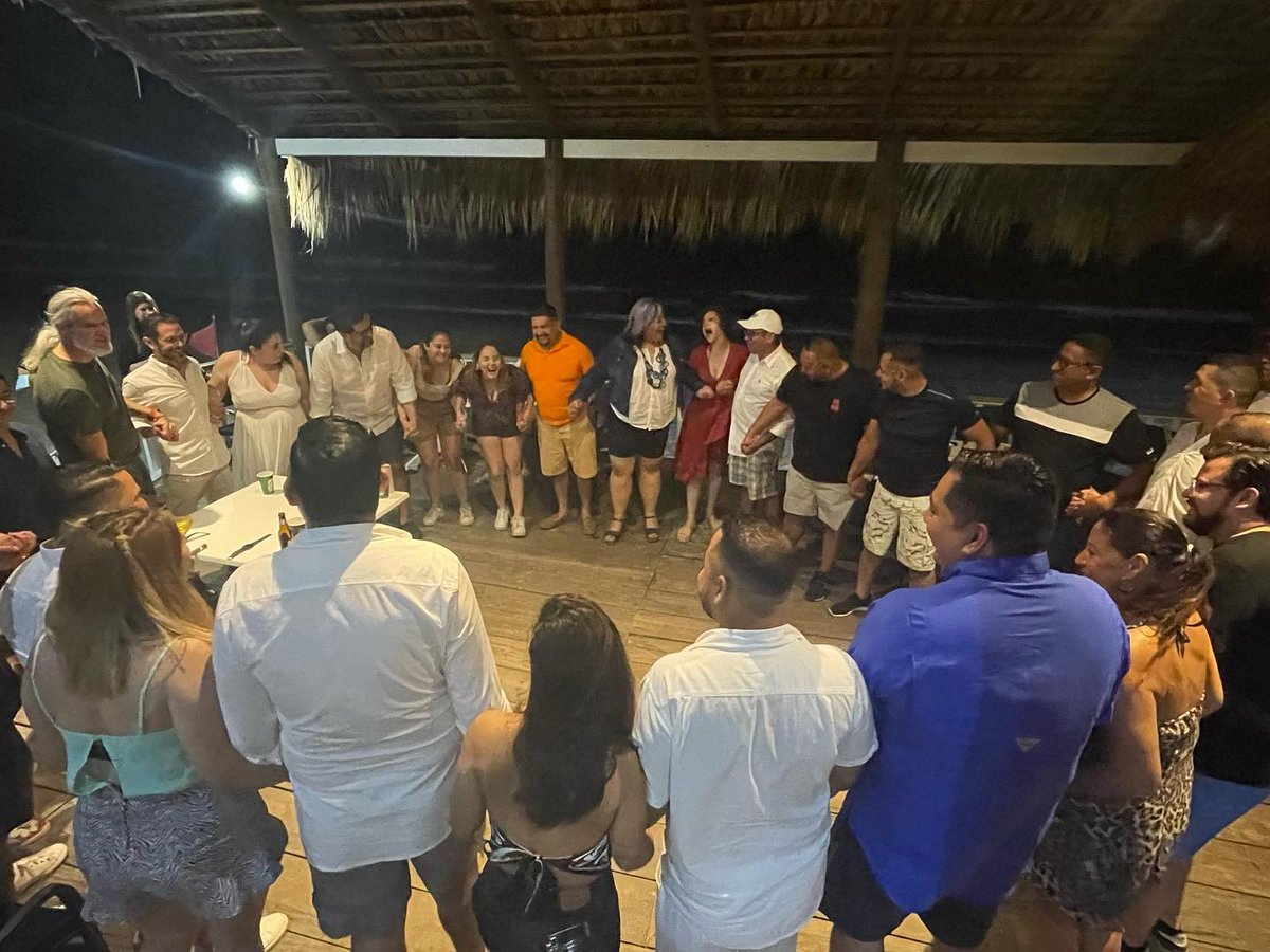 istmaniahn's tweet photo. KICK OFF 2023 en las bellas playas de TELA marcando el inicio de un año lleno de metas, retos y objetivos que lograremos con trabajo en equipo, esfuerzo, innovación y pasión por lo que hacemos. Somos ISTMANIA, somos uno. JUNTOS VAMOS POR MÁS
.
.
#KICKOFF2023 #SomosIstmania https://t.co/YivD9BbG9y