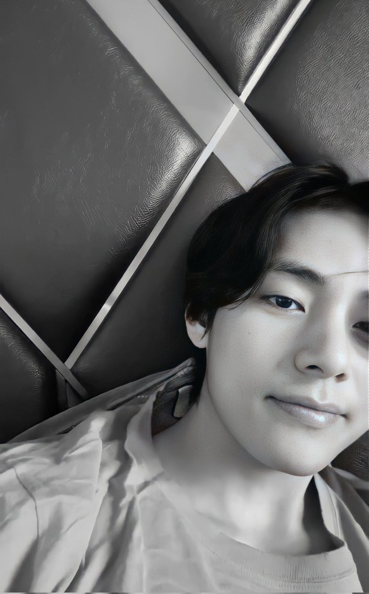 imyouraurelli's tweet photo. Oh god, he's looks like my future boyfriend 😭
Kim Taehyung💜 https://t.co/YBidKILYr6