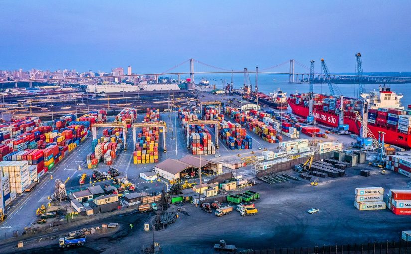 clubOmozambique's tweet photo. #Mozambique: Maputo port breaks new record on cargo handling
https://t.co/8DrhcFtoAl
#MaputoPort #PortOfMaputo #ports #Railways #SADC #Africa https://t.co/mz2c3nv1UN