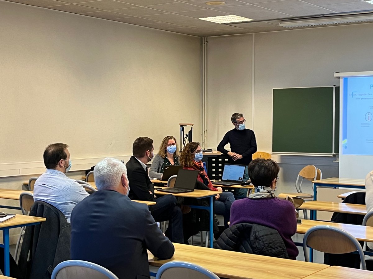 GRADESBFC's tweet photo. 📸L'équipe d'#animation et de #développement des #usages @eticss était présente hier au Centre Hospitalier d'Auxerre pour présenter aux soignants et aux DSI les services de la #plateforme de #coordination régionale et #Globule
#eparcours #eTICSS #esanté #numérique #DAC #soins https://t.co/4Ho9hosRZ6