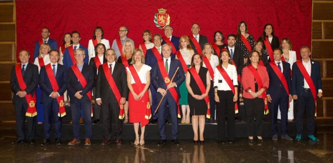 unodeldiezE's tweet photo. "Que gobierne la lista más votada", dice Fakejoo. ¿Cómo en el Ayuntamiento de Zaragoza, por ejemplo?
Composición de su Corporación
PSOE: 10
PP: 8
Cs: 6
ZEC: 3
Podemos - Equo: 2
VOX: 2
¡Gobierna el trifachito #PPCsVox!
Y así todo... https://t.co/iC4vyUqpjv