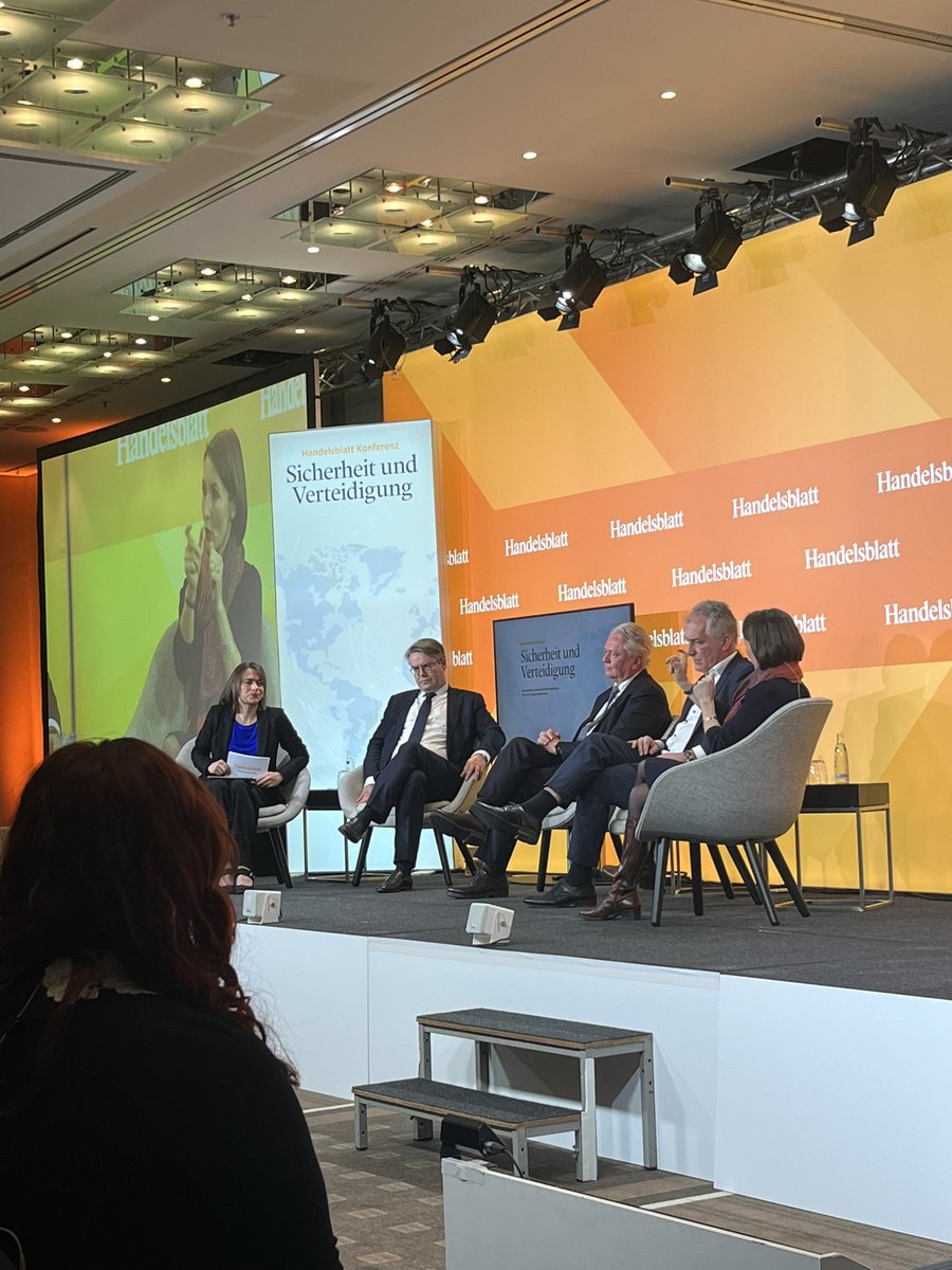 „Wir brauchen die Umstrukturierung im Bmvg. Nur Geld auf ein dysfunktionales System werfen, bringt nichts“, sagt <a href="/ClaudMajor/">Claudia Major</a> auf der <a href="/handelsblatt/">Handelsblatt</a> Konferenz. Neben Reformen fordert sie langfristige Haushaltsplanung und mehr Geld im EP 14 (Bundeswehr Etat)