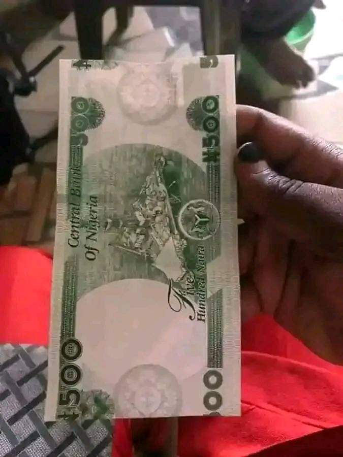 davizs_media's tweet photo. @cenbank @GodwinIEmefiele @FinMinNigeria
Great Guys working in Central Bank and the Nigeria Security Printing and minting company, but I guess the workload is much on the Quality Control Department, I can join this team and provide more adequacy, I have HND PRINTING TECHNOLOGY https://t.co/UoFXwvGzAs