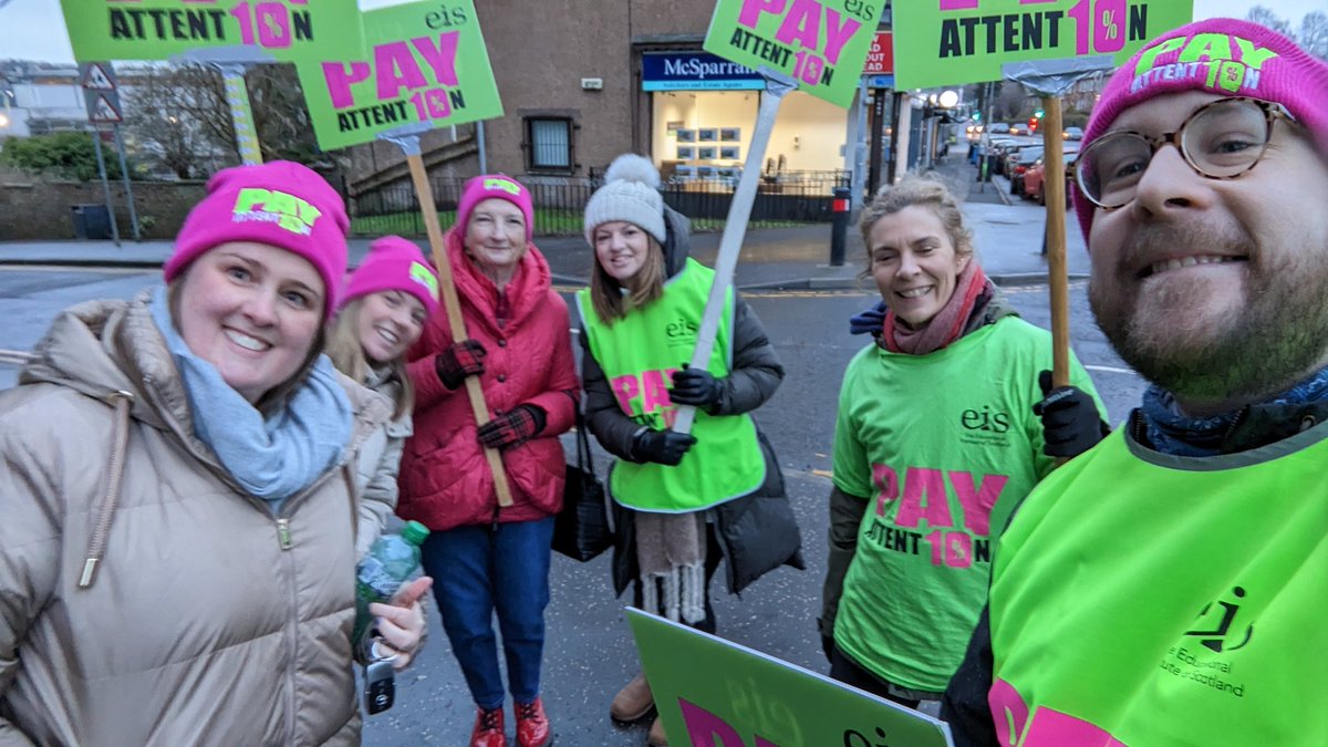 MrAitkenTweets's tweet photo. On the picket line! @EISUnion @EISEastRen https://t.co/vK7ecWsBFU