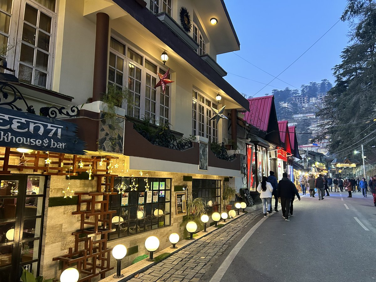 Sachinshimla06's tweet photo. शिमला की ये शाम कुछ यू मनमोहक सी लगतीं है❤️
#shimla https://t.co/Mhc0N5iMJZ