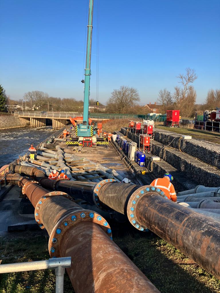 pump_supplies's tweet photo. We have been working for the last 10 days supporting the Environment Agency in Somerset following on from the flooding suffered.

At one site alone, 18 x 16” pumps + 2 x 24” pumps have been installed delivering a total of 10cu Mec per second.

#pumpsupplies #flooding #somerset https://t.co/0YFvq4IO87