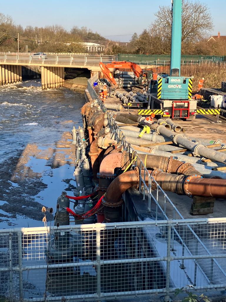 pump_supplies's tweet photo. We have been working for the last 10 days supporting the Environment Agency in Somerset following on from the flooding suffered.

At one site alone, 18 x 16” pumps + 2 x 24” pumps have been installed delivering a total of 10cu Mec per second.

#pumpsupplies #flooding #somerset https://t.co/0YFvq4IO87