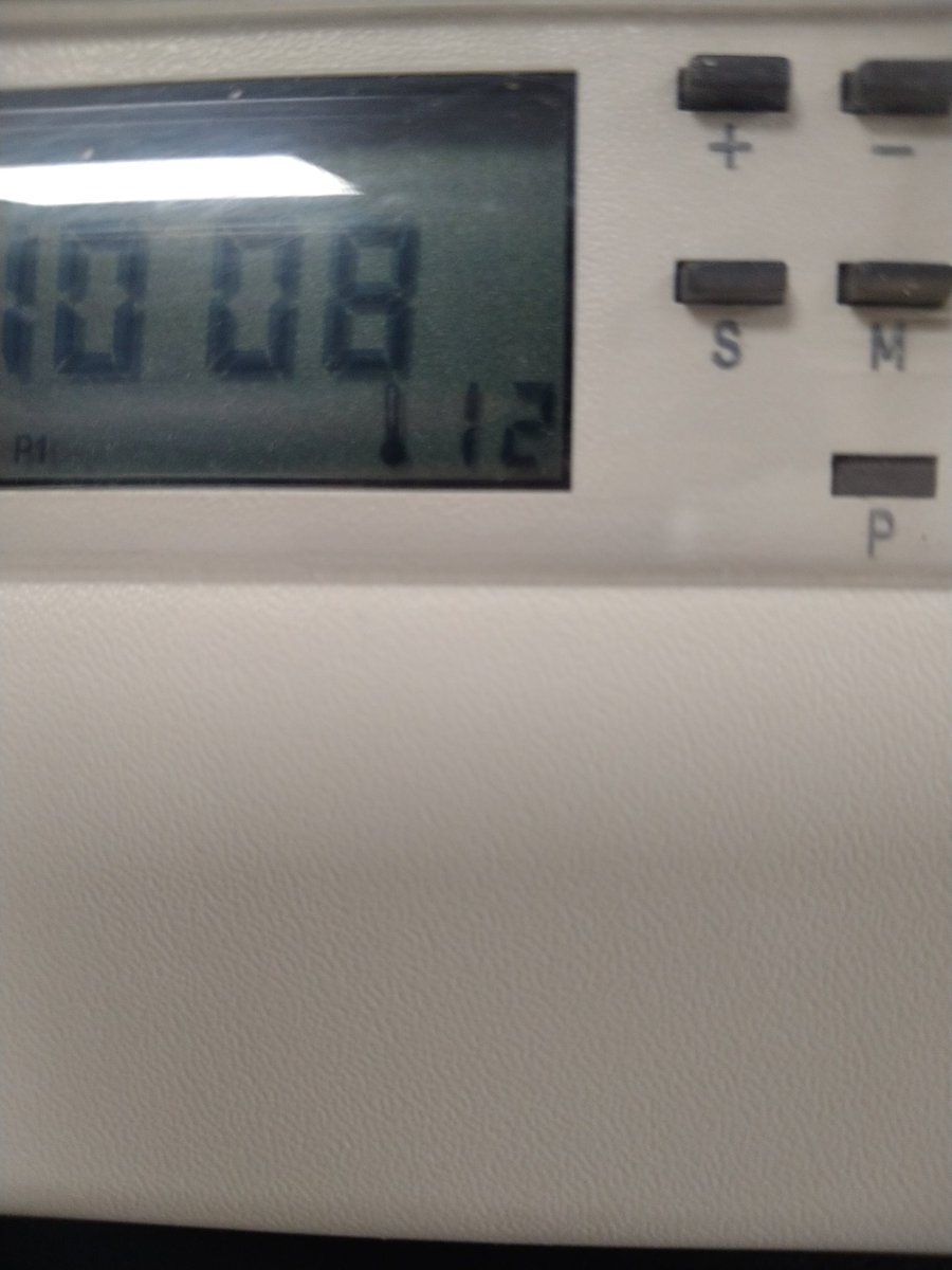 ZeBougha's tweet photo. 12 degrés c'est pas génial pour travailler https://t.co/61lfQHJpa1