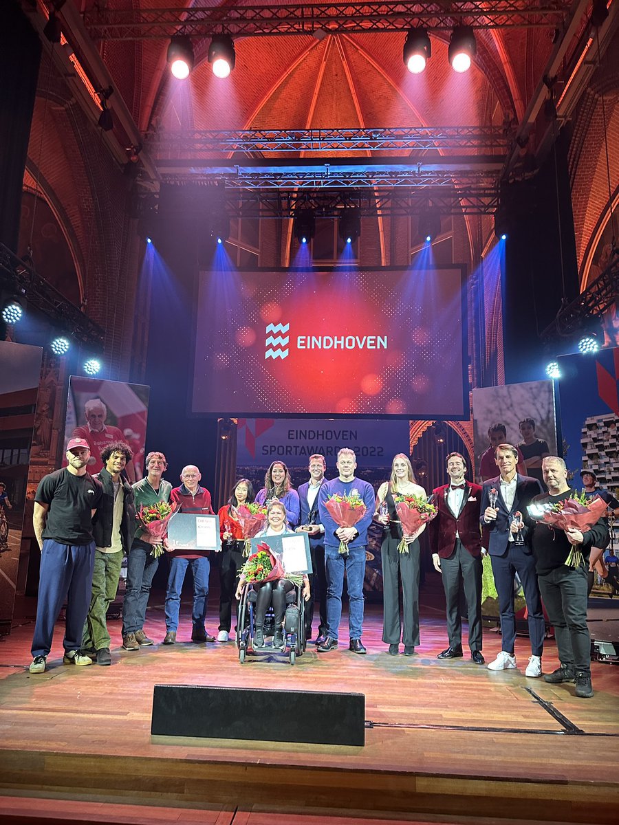 Sjef van der Heijden is gisterenavond uitgeroepen tot coach van het jaar in de gemeente Eindhoven o.a. vanwege de successen met Rowan Damming en de Nederlandse jeugdploeg op het WK Jeugd.

squash.nl/news/147886/Sj…