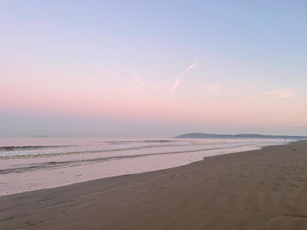 A beautiful sunrise over Brean Beach this morning! 😍

#unityholidays #brean #burnhamonsea
