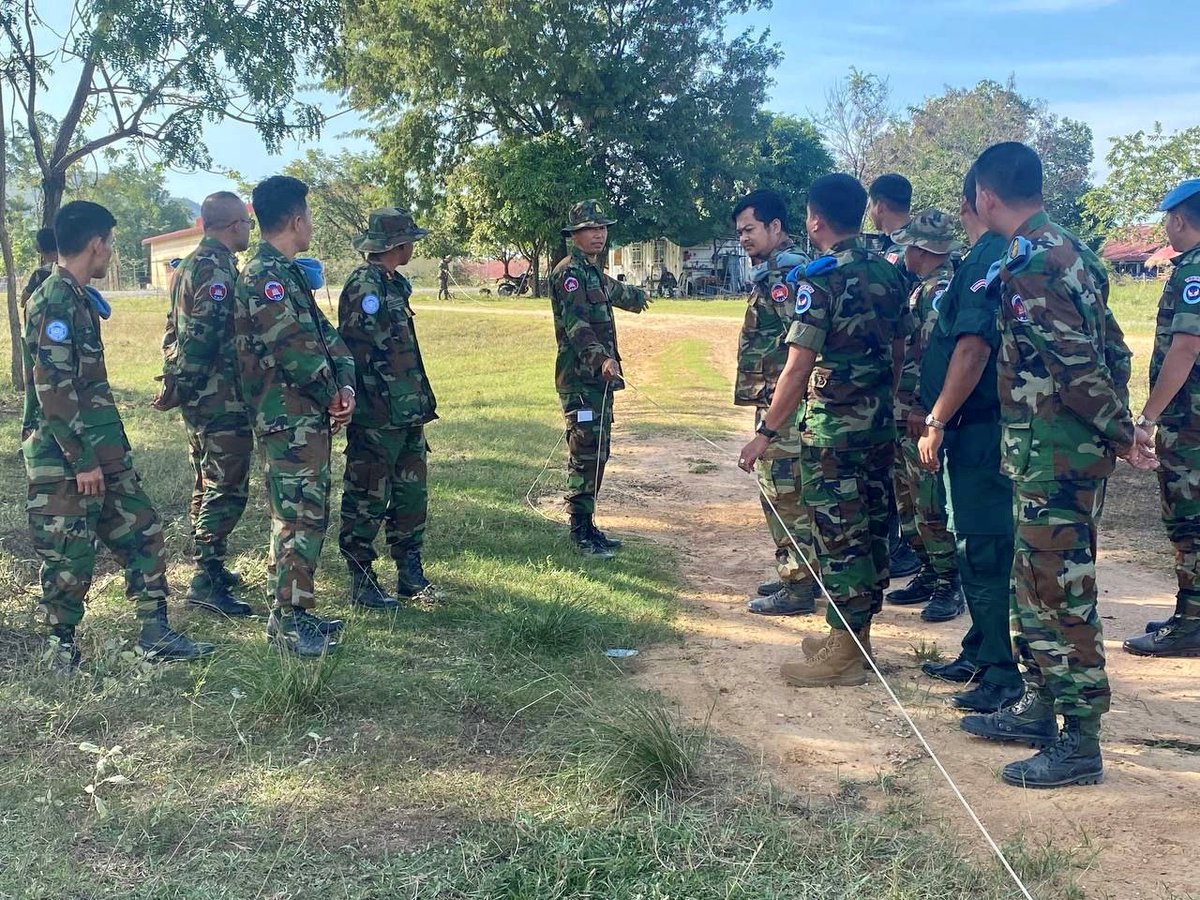 CoopSecuDefense's tweet photo. 💣Ouverture du stage Explosive Ordnance Clearance EOC au #NPMEC, au #Cambodge.

3⃣1⃣ stagiaires
4⃣ semaines
2⃣ instructeurs 🇫🇷 et 2 🇰🇭

▶️Former une nouvelle génération de démineurs🇰🇭 pour les missions #ONU🇺🇳 et le programme #Cambodia free mine 2025

@UNPeacebuilding @MOICambodia https://t.co/o0rystKY5Q