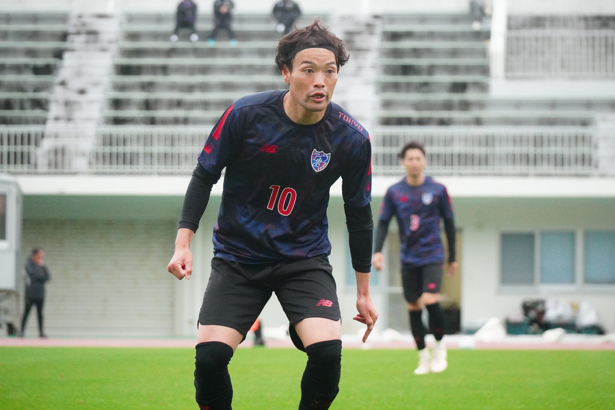 ニューバランス FC東京限定トレーニングウェアおよびアパレル