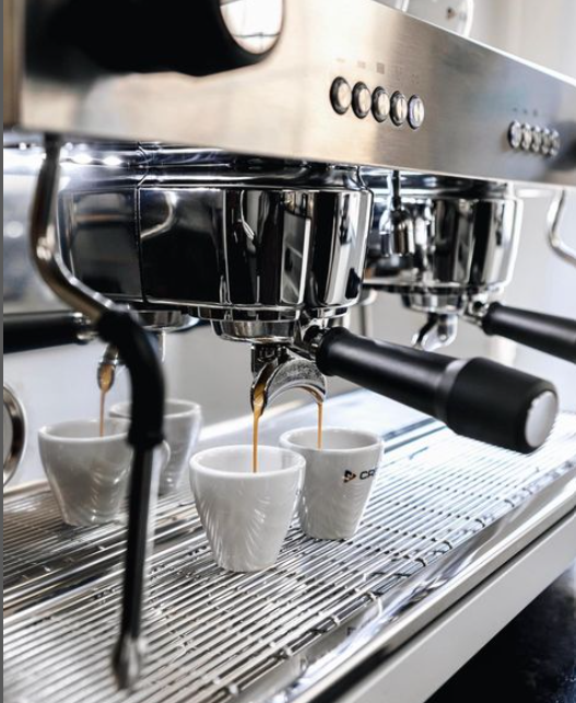 An improved cup tray area ✔️
Barista lights ✔️
Half-term knobs ✔️
An extra stream wand ✔️
A drainage system ✔️

Our new #Crem #EX2 espresso machine has it all. 👍🏻

bit.ly/3hnNlc4