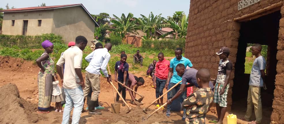 Inkomezabigwi22's tweet photo. #Kamonyi inkomezabigwi ku isonga mu gukomeza gufatanya nizindi ntore bakemura ibibazo bibangamiye imibereho myiza y'abaturage mukubaka #uRwanda twifuza @Kamonyi @RwandaSouth @Unity_MemoryRw @RwandaLocalGov @nyc_kamonyi @gabaprovidence1 @DrNahayo @ https://t.co/nt9SKKqx3u