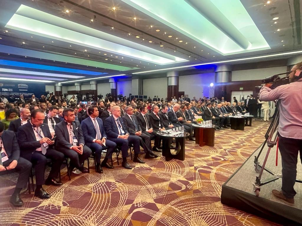 drmaydin's tweet photo. Venezuella,Karakas;
HİB Bşk.mızla;
Ticaret Bakanımız,
Venezuella C.Bşk.Yrd.Delecy 
Rodriguez ve TİM Bşk.mızın konuşmacı olduğu Türkiye-Venezuella İş Formuna katıldık.

Sn.Rodriguez’e çalışmalarımız hk.da detaylı bilgi verdik.

@HibTurkiye⁩ 
@turkihracat⁩
@IAUKampus⁩ https://t.co/pAEx1dTrUK